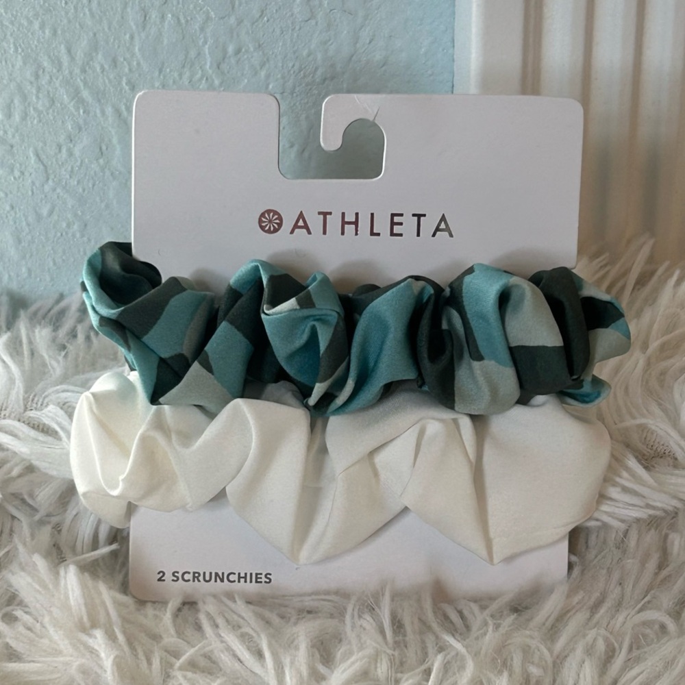 🩶5/$30 Athleta Bright White and Teal Camo Luxe Peat Scrunchies Set of 2  NEW